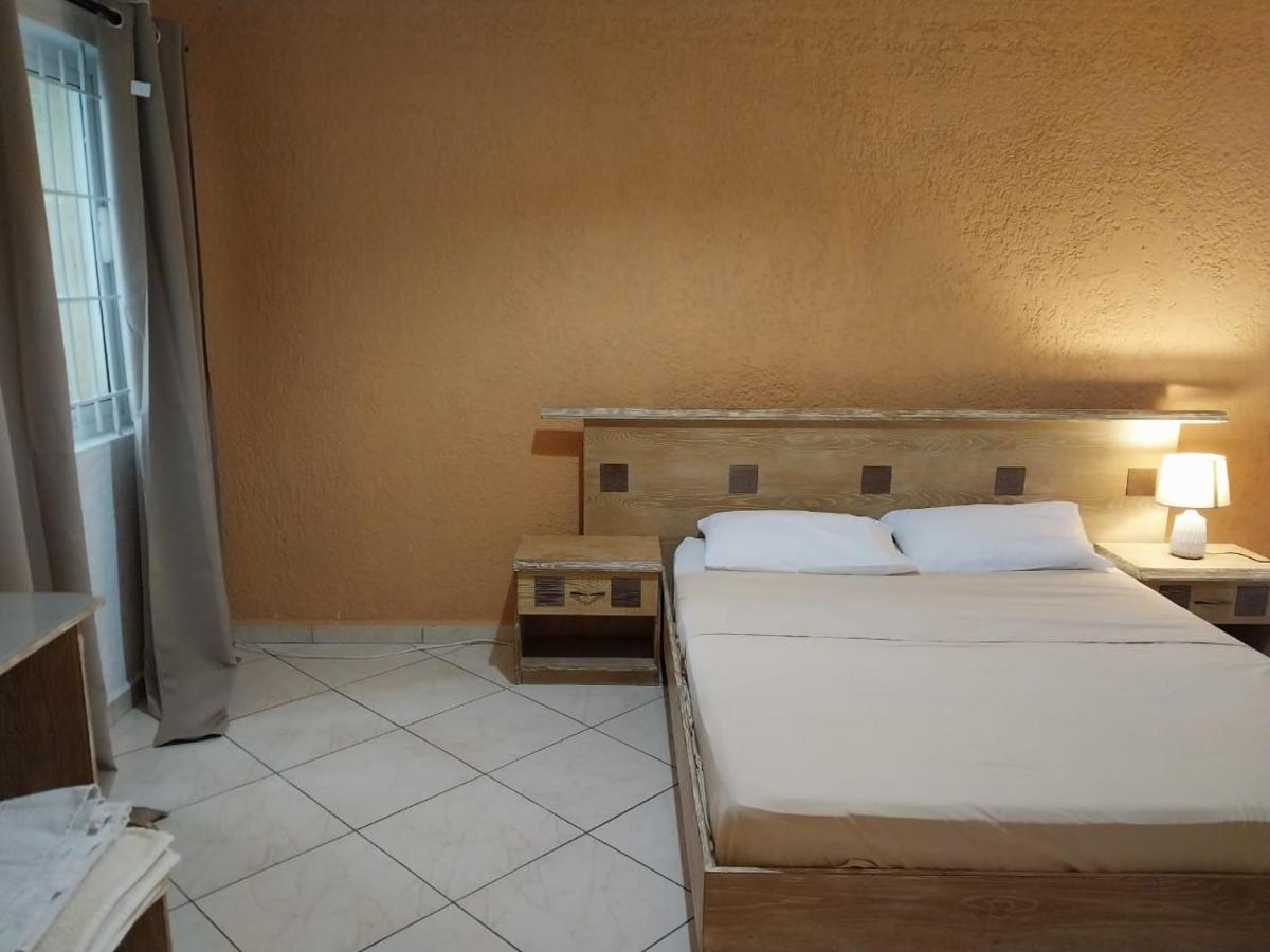 Flic En Flac, Les Orchidees, 3 Bedroom Ground Floor Apartment, エクステリア 写真