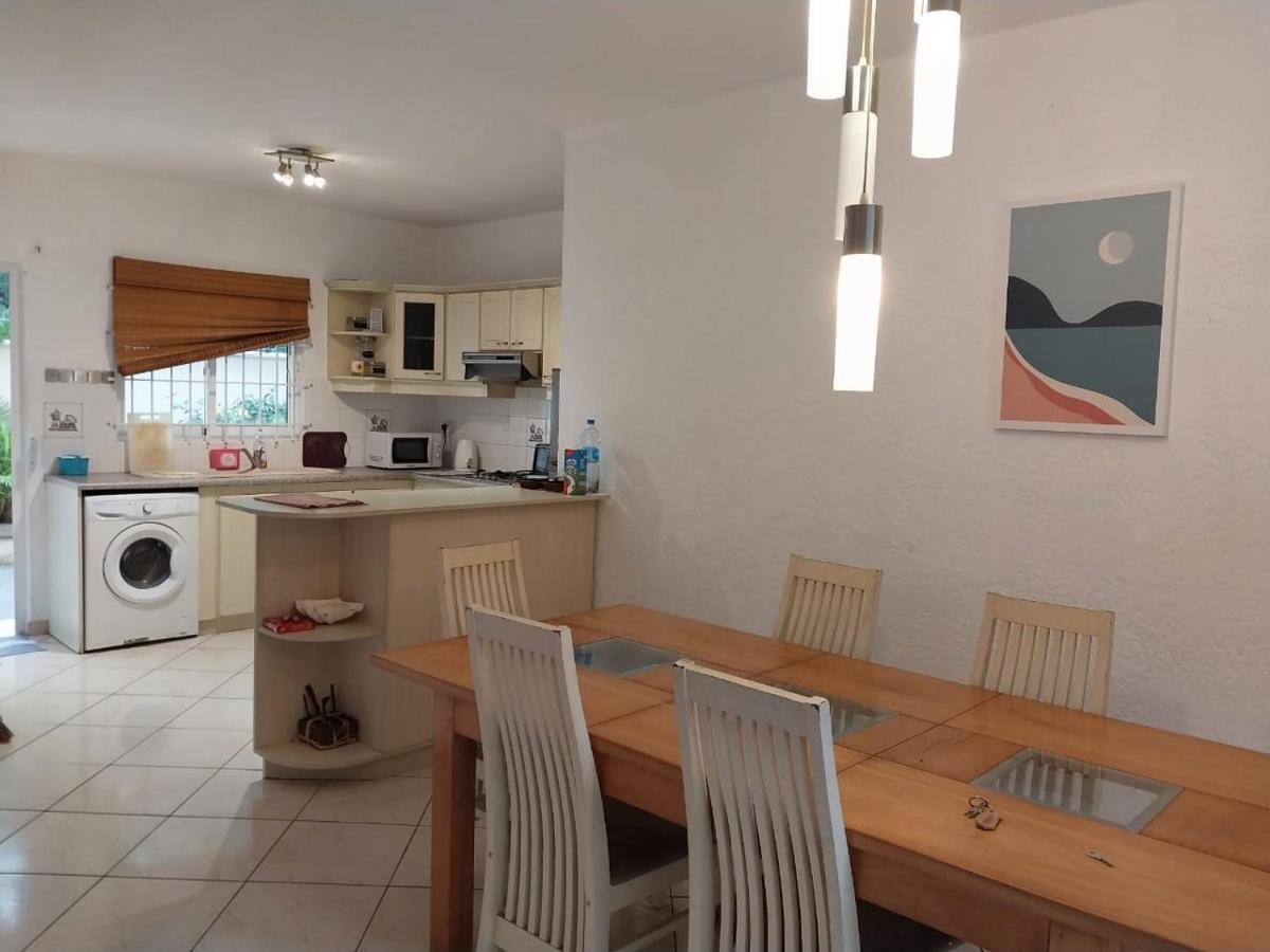 Flic En Flac, Les Orchidees, 3 Bedroom Ground Floor Apartment, エクステリア 写真