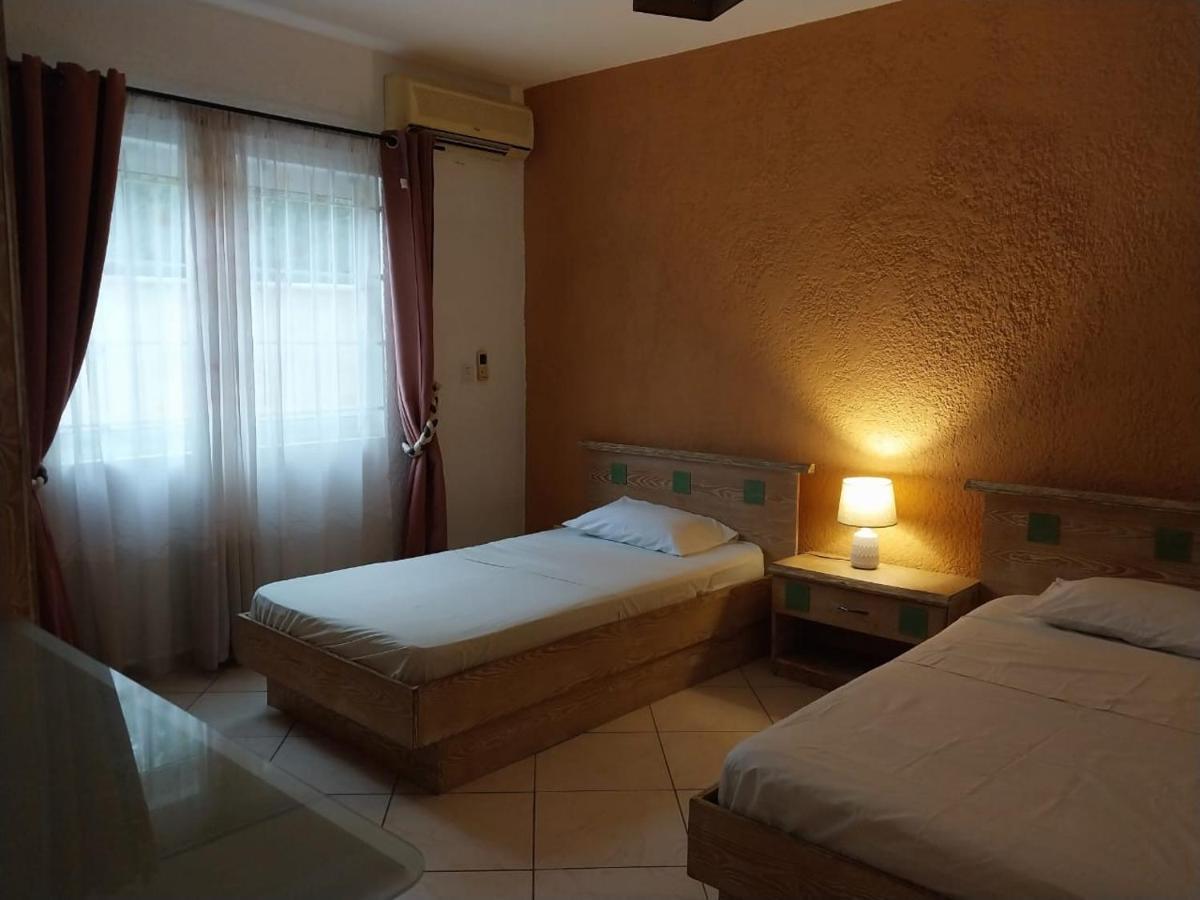 Flic En Flac, Les Orchidees, 3 Bedroom Ground Floor Apartment, エクステリア 写真